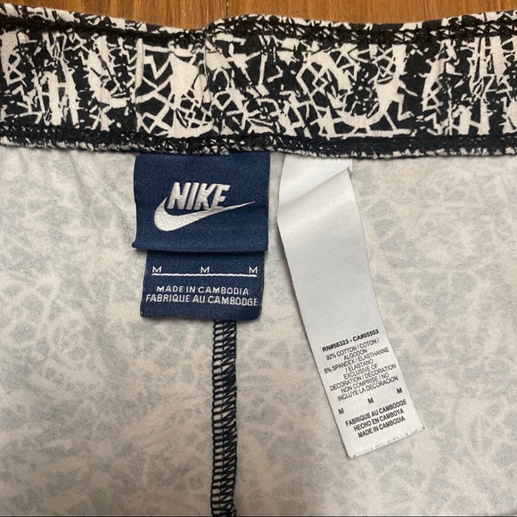 Nike Black and White Patterned Leggings - Picture 6 of 7